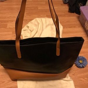 👜👛 it’s a large travel bag or purse